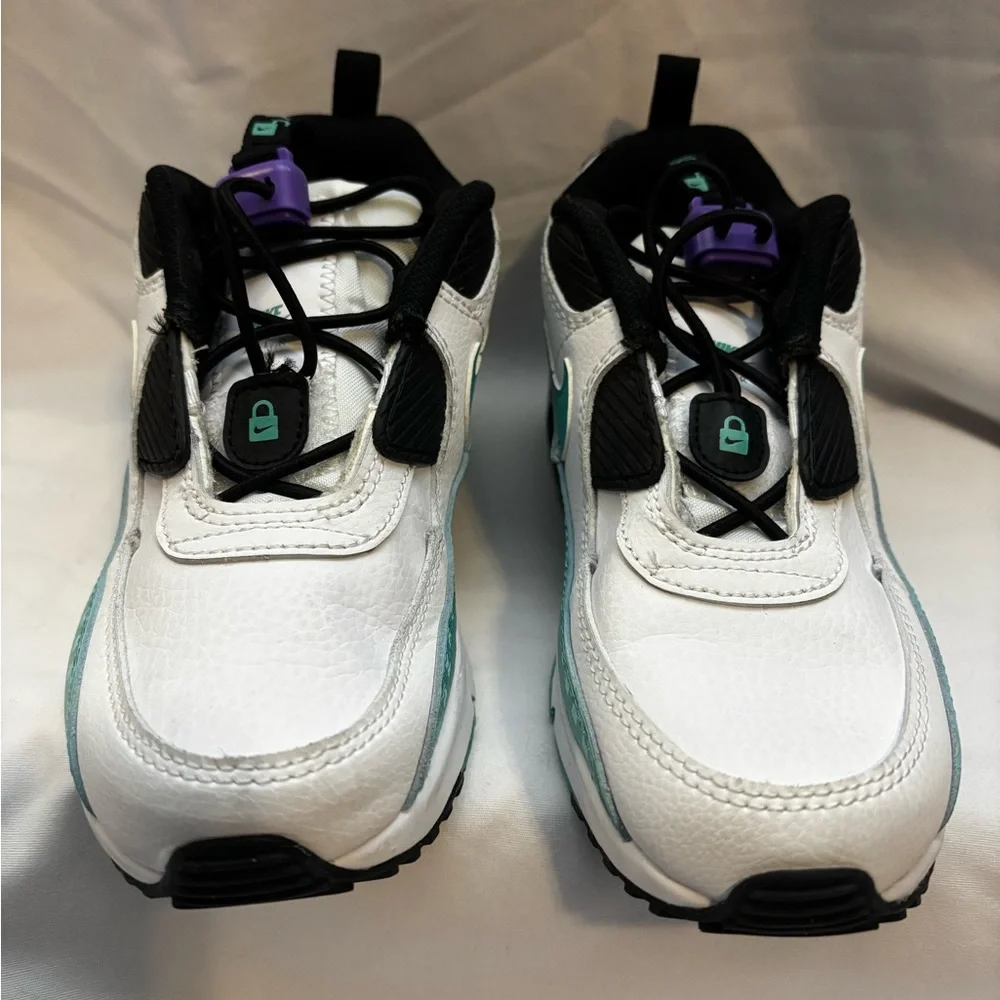 Nike Air Max 90 Toggle SE Sneaker - Picture 3 of 9